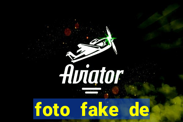 foto fake de menina no espelho cabelo cacheado
